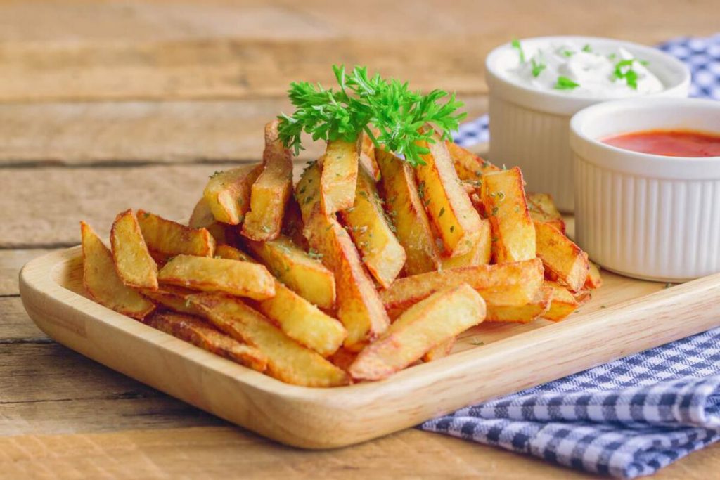 French Fries in Kuala Lumpur: بطاطس مقلية بجانب المشاوي في Orchid House